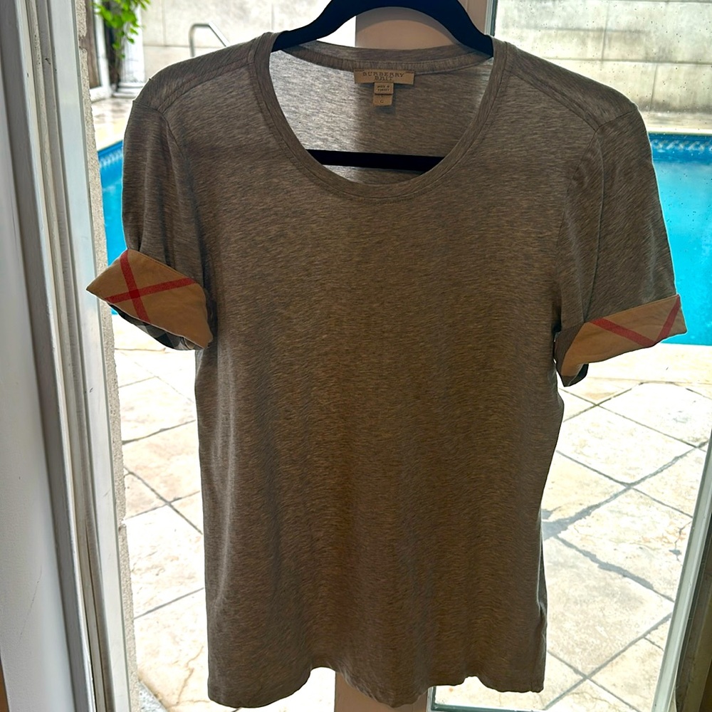 Large Women’s Burberry T-Shirt